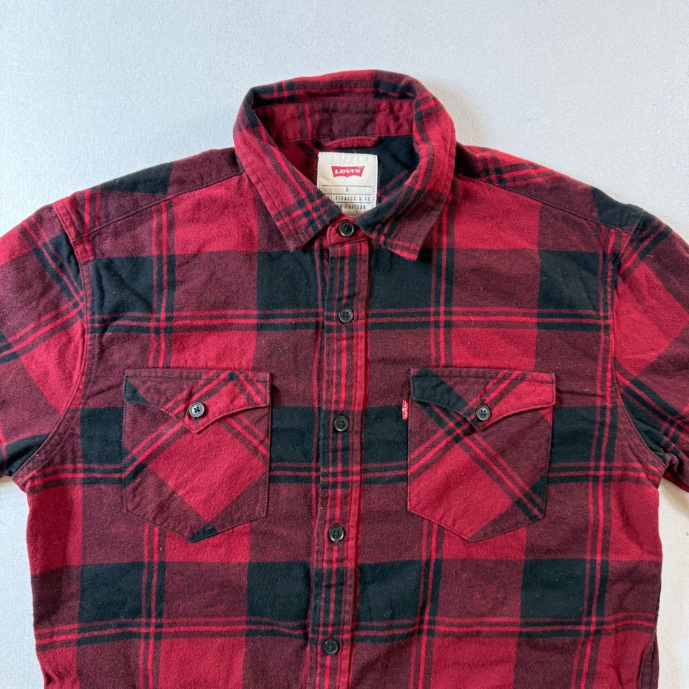 Levi Strauss & Co‎ Flannel Shirt Mens Small Long Sleeve Button Up Red Plaid